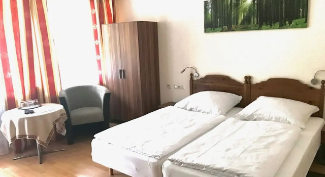 Schwanen-Resort, Забронировать Курортный отель Отели Байрсброн 3 звезды, рядом с Замок Танненфельс, 3*