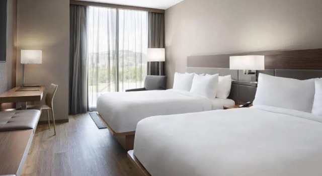 Четырёхместный номер Standard AC Hotel by Marriott Charlotte Ballantyne