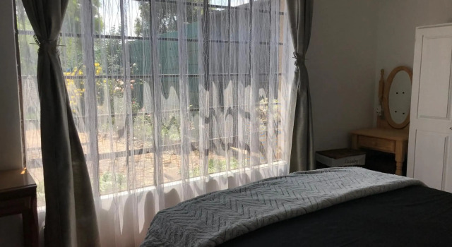 Contemporary Stay at Giraffe Cottage
