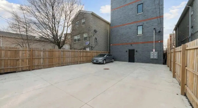 New Bright Condo Sleeping 8 by United Center, Забронировать Апартаменты/квартира Чикаго Большой Чикаго, рядом с John H Stroger Jr Hospital