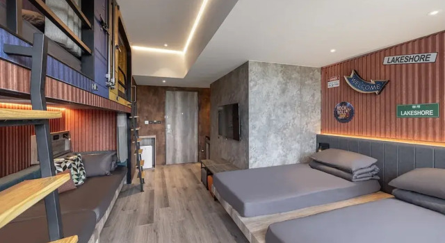 Кровать в общем номере с видом на горы The Moment Hotel Hualien by Lakeshore