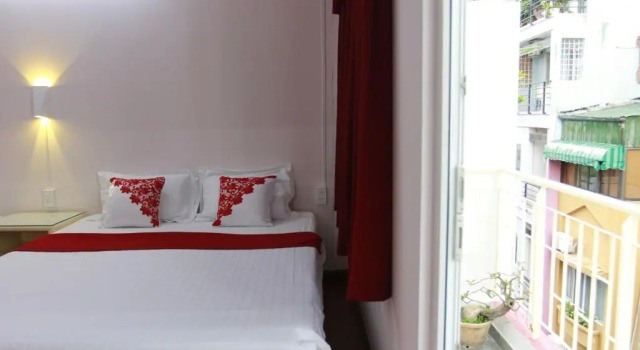 Семейный номер Standard с балконом QUANG SAIGON Hotel- 40-7 Bùi Viện-Walking street