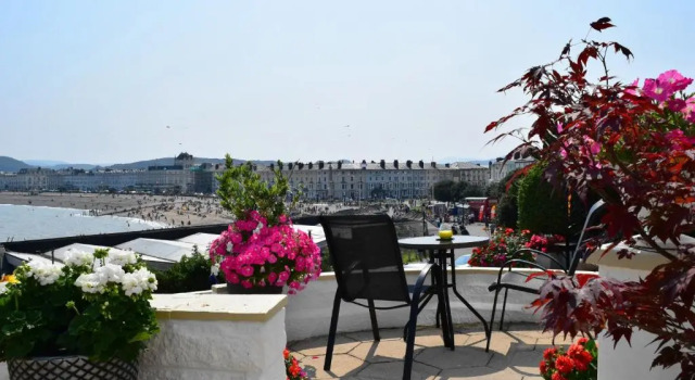 Четырёхместный номер Standard с видом на море The View Guest House