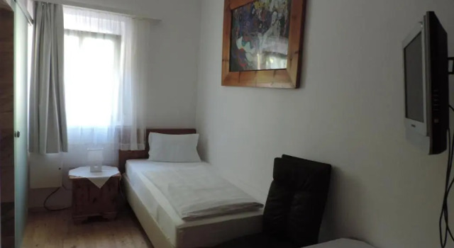 Номер Standard Pension Sedlak