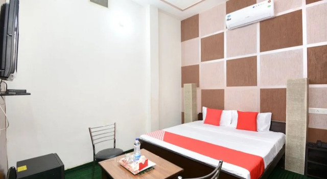 Oyo 33024 Urban Guest House, Book Pension Hoteller i Punjab med parkering, Parkering