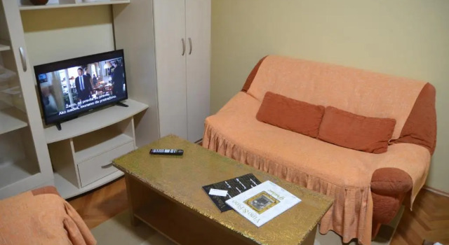 Dora Apartment, Varaa Huoneisto Kladovo 
