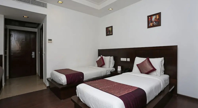OYO 383 Hotel Divine Paradise, Забронировать Отель Отели Нью-Дели с завтраком, Завтраки