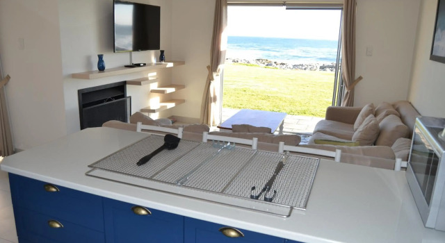 Hermanus Beach Club - St Tides House 19