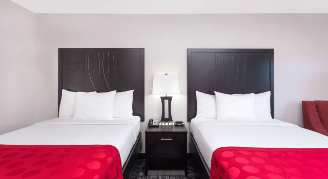 Ramada by Wyndham Tuscaloosa, Забронировать Отель Таскалуса штат Алабама