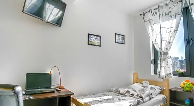 Standard Zimmer Hostel Moving