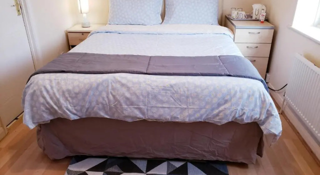Ensuite Room near Canal, Забронировать Отель Отели Middlesex с парковкой, Парковка