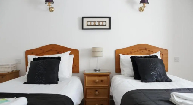 Четырёхместный номер Deluxe Eyre Court Hotel