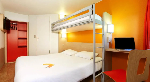 Premiere Classe Charleville Mezieres, Rezerwuj Hotel Hotele i noclegi w Glaire, Hotel