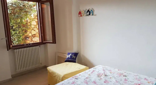Charming Porto Santo Stefano Apartment With Pool Access, Забронировать Апартаменты/квартира Отели Порто-Санто-Стефано с парковкой, Парковка