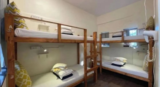 Кровать в общем номере (женский номер) Locomo Hostel OG - Stay Work Eat
