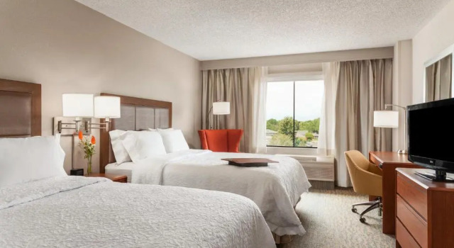 Четырёхместный номер Standard с видом на горы Hampton Inn & Suites Denver-Cherry Creek