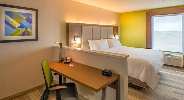 Четырёхместный люкс с 2 комнатами Holiday Inn Express & Suites N Waco Area - West by IHG