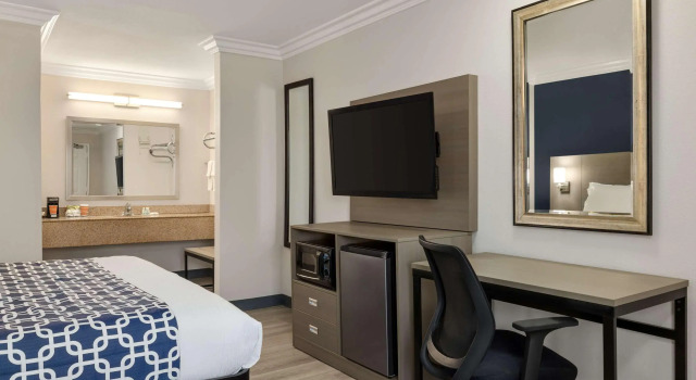 Quality Inn Lake Elsinore I-15, Забронировать Отель Каньон-Лейк 