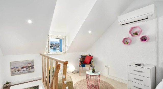 Nice Apartment in Split With 1 Bedrooms and Wifi, Prenota Appartamento Hotel a Croatian Islands con parcheggio, Parcheggio