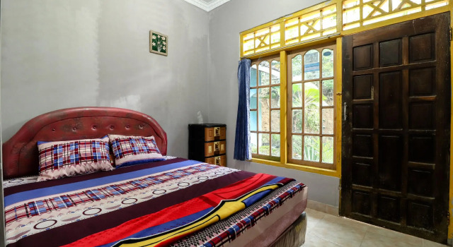 Cama en dormitorio compartido Jemakir Homestay