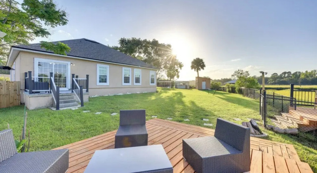 Коттедж 7 Mi to Dtwn Jacksonville: Riverfront Home w/ Deck