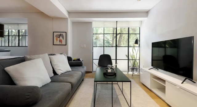 w Engaging 2BR Retreat in Trendy Roma Norte, Забронировать Апартаменты/квартира Мехико Мексико, рядом с Театр «Арт-Хаус-Мехико»