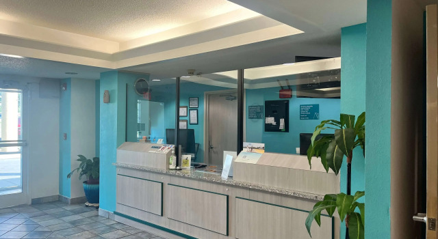 Howard Johnson by Wyndham Clarksville Tennessee, Забронировать Отель Кларксвилл Теннесси