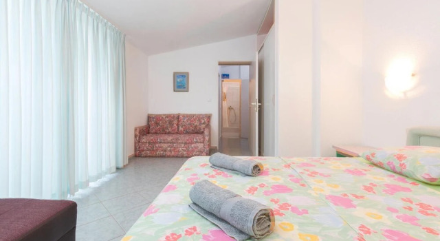 Awesome Home in Stinjan With Wifi and 1 Bedrooms, Забронировать Отель Отели Штиньян 3 звезды, 3*
