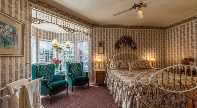 Apples Bed & Breakfast, Book Bed and Breakfast SPA-hoteller i Big Bear Lake, SPA