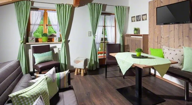 Полулюкс Gästehaus und Ferienwohnungen Egglerlehen