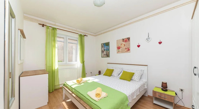 Awesome Apartment in Trogir With 2 Bedrooms and Wifi, Varaa Huoneisto Hotellit Split-Dalmatia pysäköinnillä, Pysäköinti