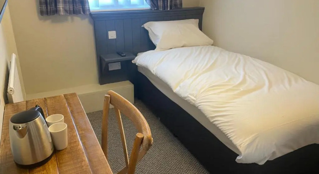 Апартаменты The Bull Hotel