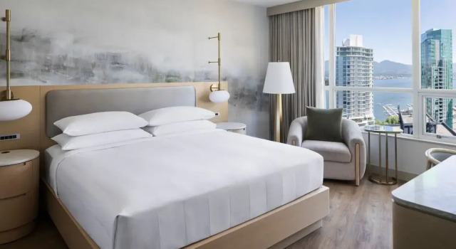 Номер Superior Vancouver Marriott Pinnacle Downtown Hotel