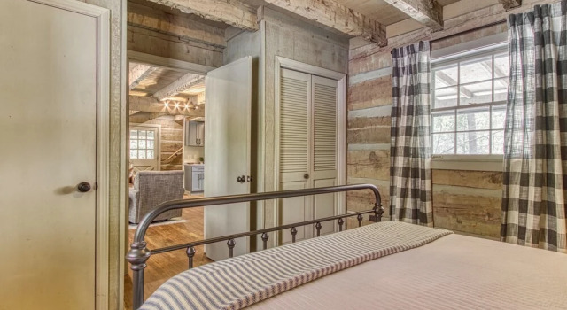 Bear Creek Cabin 2 Bedroom Cabin by Redawning