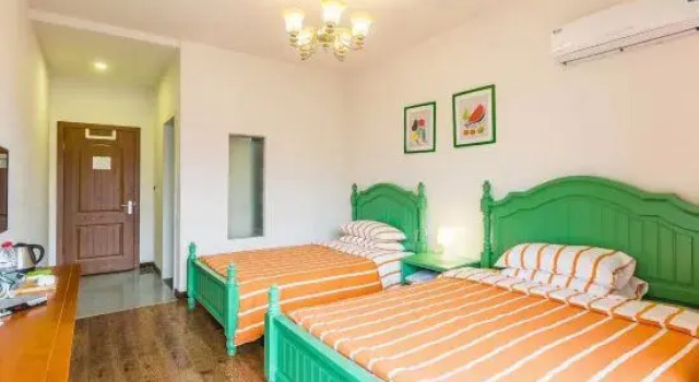 Люкс с 5 комнатами с балконом Huayin Inn