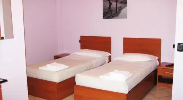 Delfino Blu Rooms, Book Hotel Lipomo Lombardy