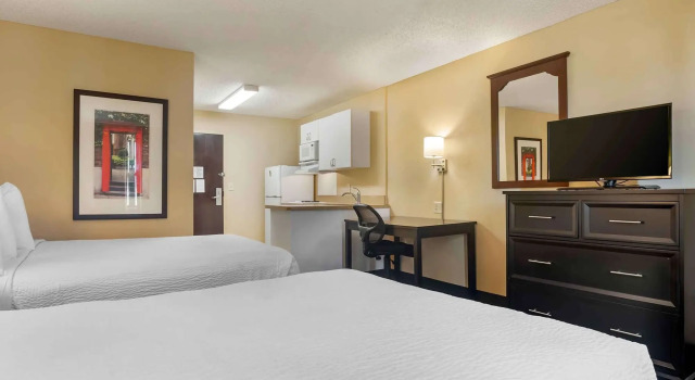 Extended Stay America Suites - Palm Springs - Airport, Забронировать Отель Отели Палм-Спрингса с парковкой, рядом с Palm Springs Mall Shopping Center, Парковка