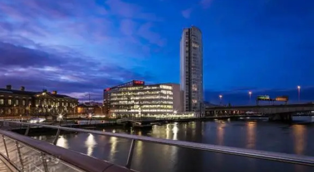 Luxury 2 Bedroom Apartment in Prime City Location, Забронировать Апартаменты/квартира Отели Белфаста с парковкой, рядом с Тюрьма Крамлин-Роуд в Белфасте, Парковка