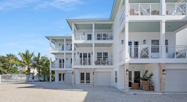 Islamorada Home, Ocean Views, Playroom, Near Tiki Bar, Pool, And Boat Dockage, Ultimate Keys Getaway 3 Bedroom Home by RedAwning, Забронировать Отель Айламорада Флорида-Кис, рядом с Остров Уиндли-Ки