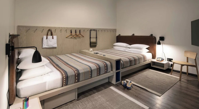 Люкс с балконом Moxy Nashville Vanderbilt Area