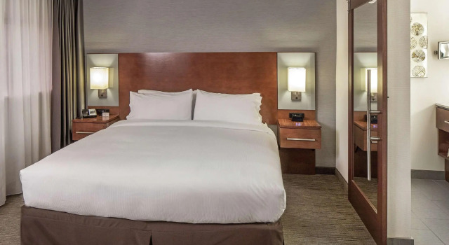 Двухместный люкс с 2 комнатами Doubletree By Hilton Omaha Southwest, Ne