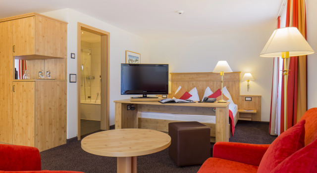 Typically Swiss Hotel Tascherhof, Varaa Hotelli Taesch Zermatt