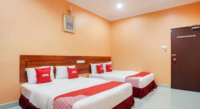 OYO 89470 My Town Hotel