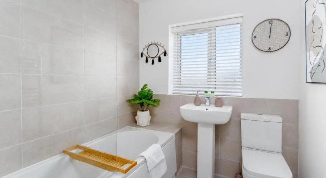 Коттедж Air Host and Stay - Brand new 3 bedroom house sleeps 8 minutes from LFC and city centre Ref25