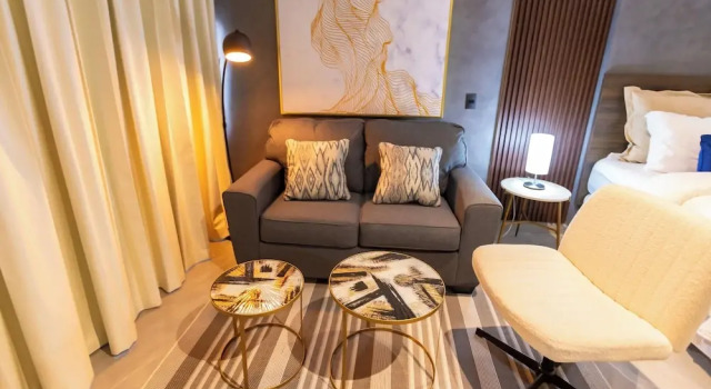 Люкс Luxury с видом на бассейн Hotel Ramada Inn