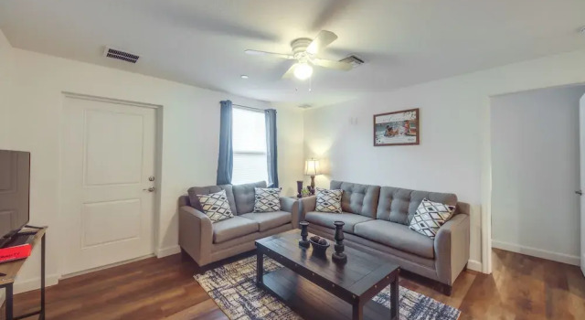 Labelle Apartment, Close to Parks!, Забронировать Апартаменты/квартира Лабелл 