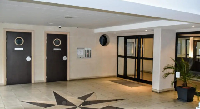 Spacious Luxury apt, 12 min walk to Croisette beach and Conf Centre, Забронировать Отель Отели Канн с бассейном, рядом с Le Croisette Casino Barriere de Cannes, Бассейн