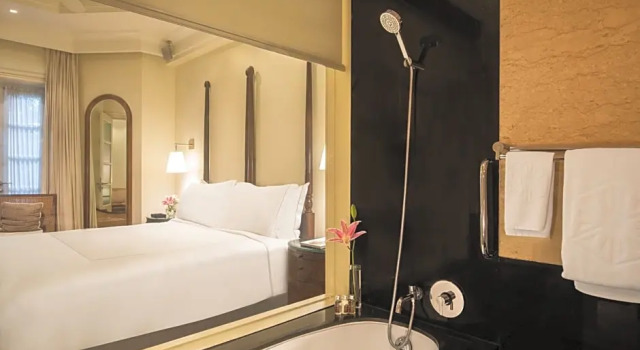 Двухместный номер Standard Taj West End