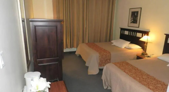 Rodeway Inn Airport, Rezervați Hotel Dorval Island Quebec