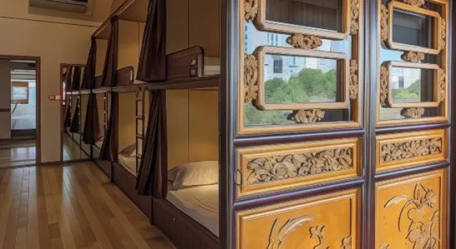 Кровать в общем номере (женский номер) с 6 комнатами с балконом The Hump Hostel